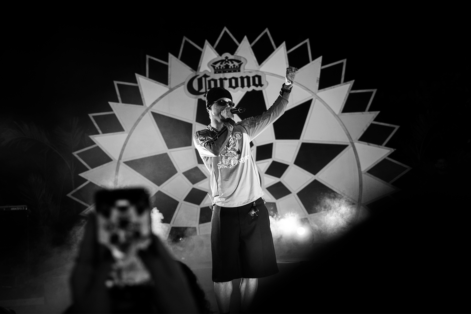 Show ao vivo em preto e branco registrado pela OLHAR FRAMES